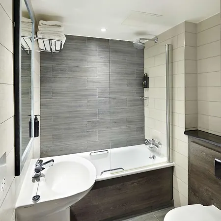 Village Hotel 4*