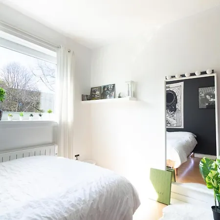 Habitación en casa particular Welcoming, Fancy And Wide Bedroom In *
