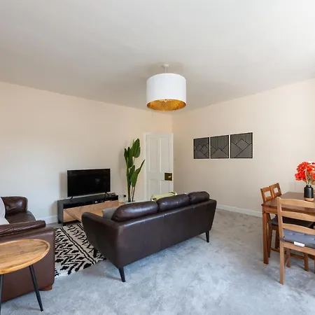 Lovely 3 Bed In Edinburgh