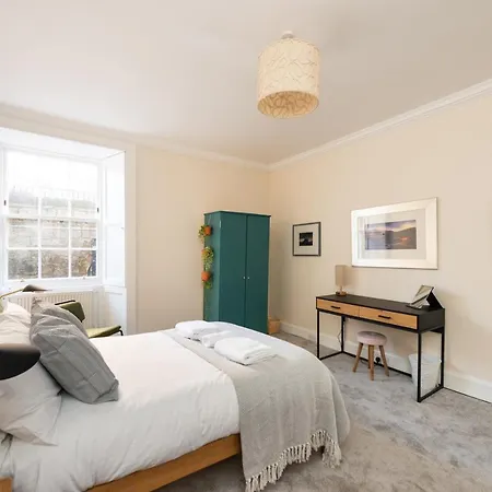 Lovely 3 Bed In *