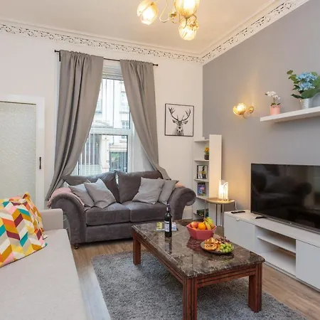 Stylish At The Edge Of Meadows Park *