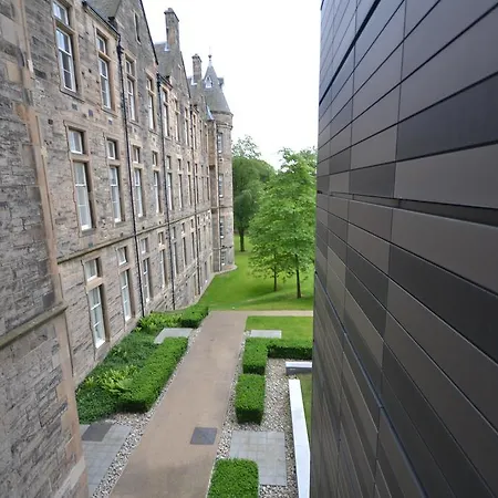 Meadows Apartments- In Quartermile شقة *