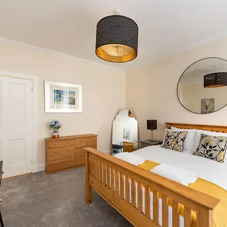 Lovely 3 Bed In Daire Edinburgh