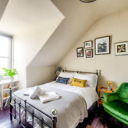 Guestready - Vibrant Attic Apt In Lovely Leith Appartement