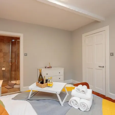 Beautiful Hideout In Center Of *