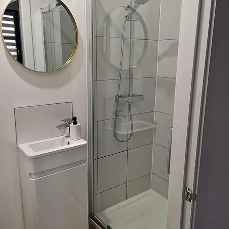 Lolo 2, Free Parking אדינבורו