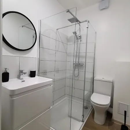 Lolo 2, Free Parking * אדינבורו