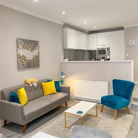 Stunning, Refurbished 2 Bed - Free Street Parking Appartamento *