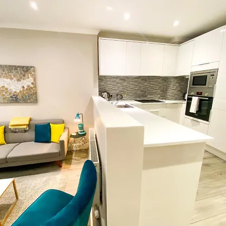 Stunning, Refurbished 2 Bed - Free Street Parking * Edimburgo