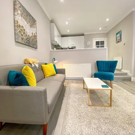 Stunning, Refurbished 2 Bed - Free Street Parking Appartamento