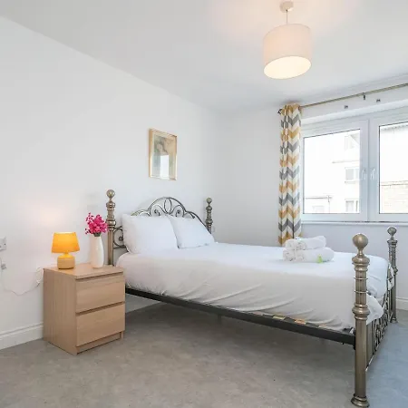 Pass The Keys Cosy And Bright 2 Bedroom Flat With Free Parking Edinburgh