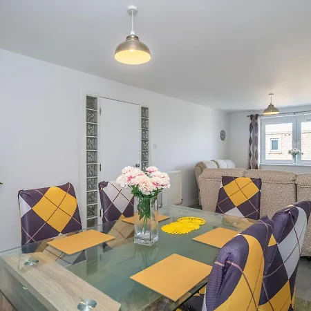 Pass The Keys Cosy And Bright 2 Bedroom Flat With Free Parking Edinburgh