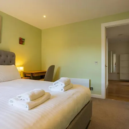 Amazing 2 Bedroom With Views Of Castle * 爱丁堡