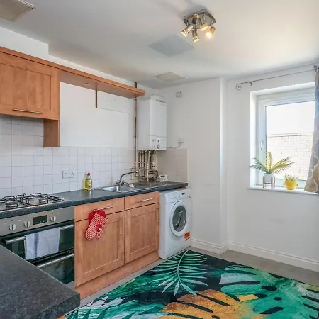Apartment Pass The Keys Cosy And Bright 2 Bedroom Flat With Free Parking *