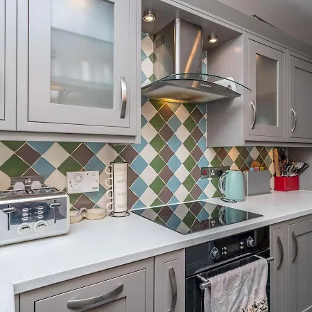 Stunning Flat With Sea View And Parking - Pass The Keys Apartment