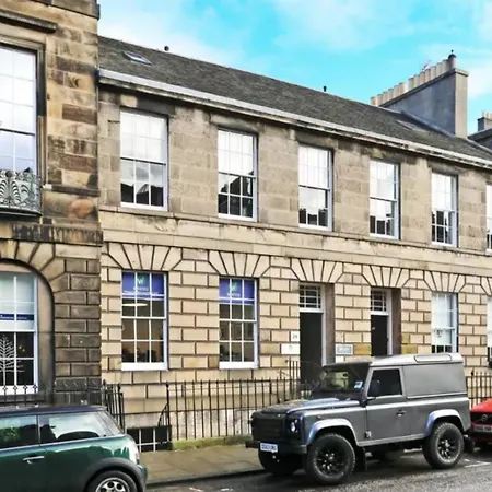 Ultra Modern, Stylish Next To Princes St *