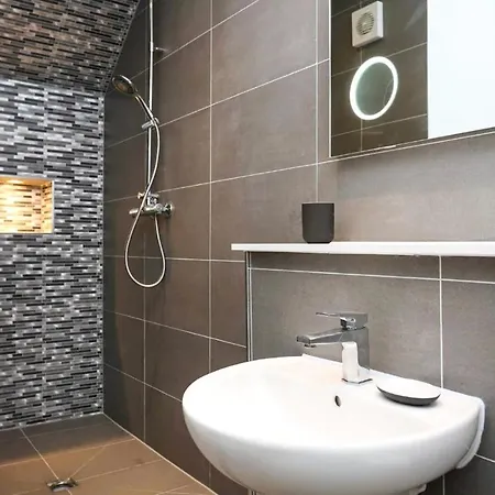 Ultra Modern, Stylish Next To Princes St Edimburgo