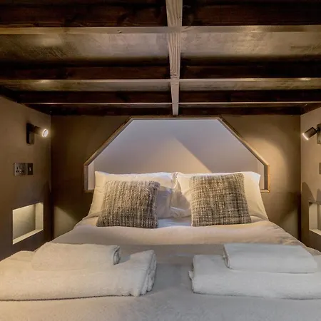 Bohemian Luxury In The Heart Edinburghs Leith District Edimburgo