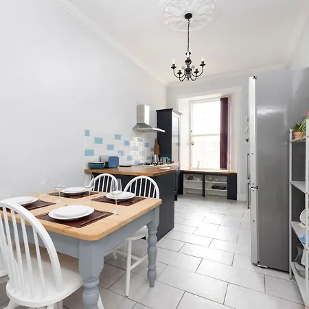 Altido Glamorous 2-bed Flat Near Castle *