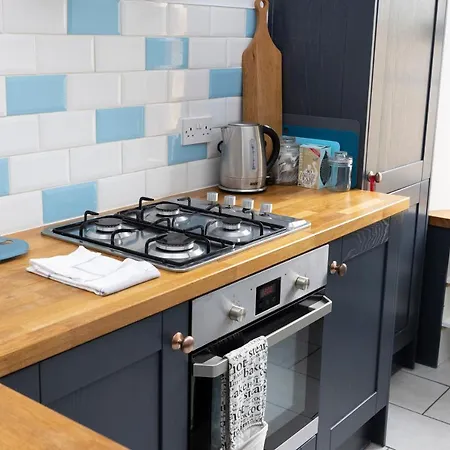 Altido Glamorous 2-bed Flat Near Castle * Edimburgo