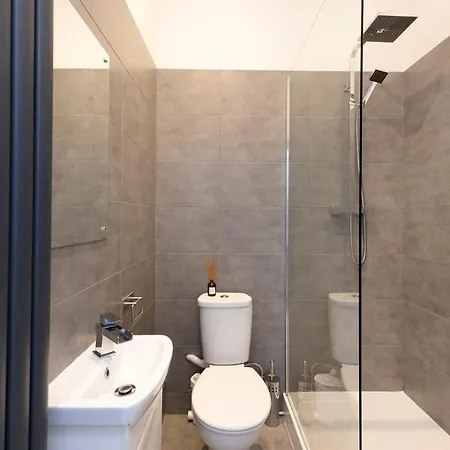 Altido Glamorous 2-bed Flat Near Castle * Edimburgo