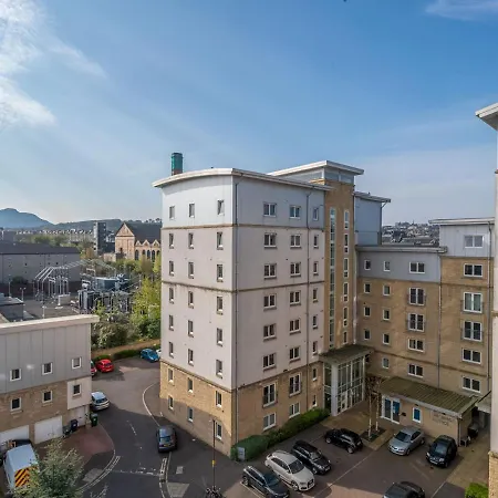 Pass The Keys Cosy And Bright 2 Bedroom Flat With Free Parking Apartment