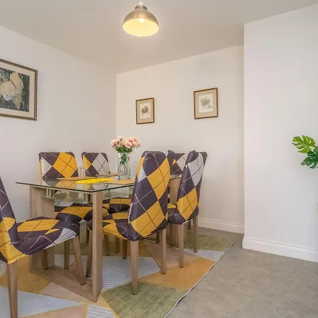 Pass The Keys Cosy And Bright 2 Bedroom Flat With Free Parking Apartment *
