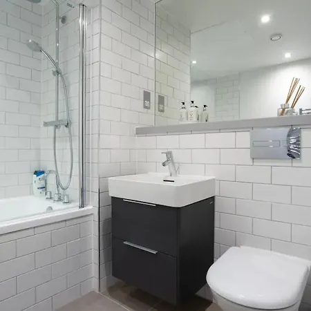 Amazing 2 Bedroom With Views Of Castle 爱丁堡