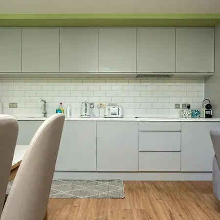 Amazing 2 Bedroom With Views Of Castle * 爱丁堡