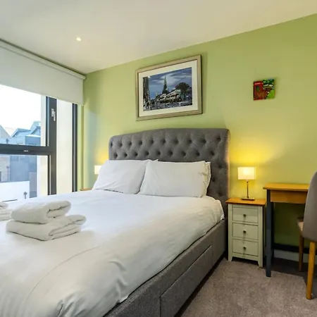 Amazing 2 Bedroom With Views Of Castle
