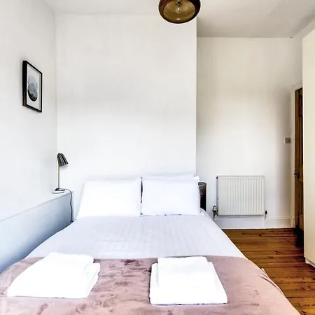 Guestready - Beautiful Period Top Floor Flat By City Center Edimburgo