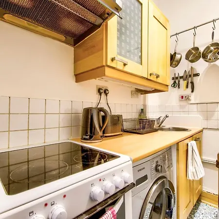 Appartamento Guestready - Beautiful Period Top Floor Flat By City Center Edimburgo