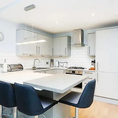 Modern 3 Bedroom Apartment, West End דירה אדינבורו