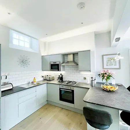 Modern&spacious 1 Bed Apt, West End Apartamento