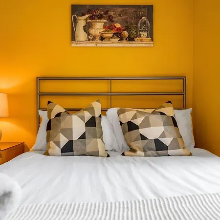 Duplex Main Door Entrance 2 Bedroom Mezzanine House - Edinburgh City Centre - Near Haymarket Train Station - Sleeps Up To 6 Guests 公寓