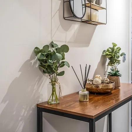 Appartamento Private Ground Floor Main Door Entrance - Spacious 2 Bedroom - The Shore, Leith Edimburgo