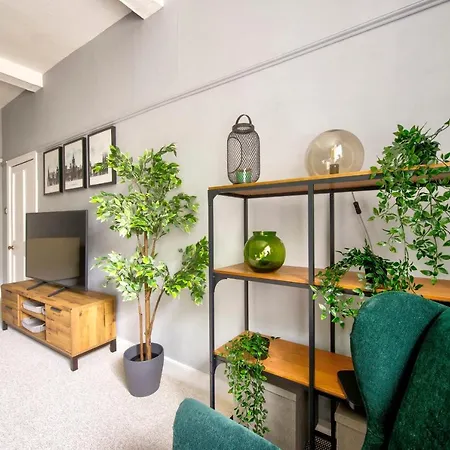 Bright And Airy 3Br Home In Stockbridge شقة