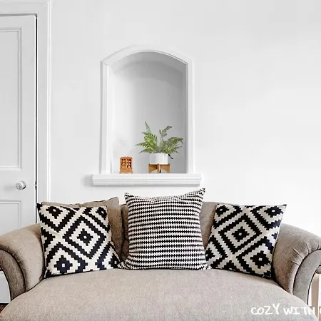 Cozy With Character Cochrane At Leith Links Park Apartment