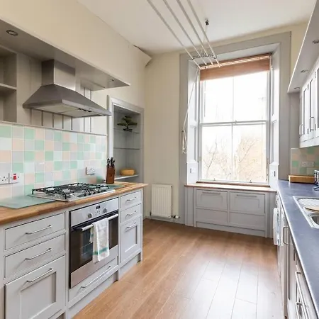 Stunning 3 Bedroom Flat In Bruntsfield