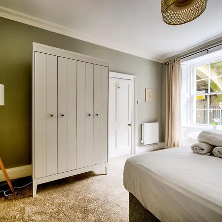 Bright And Airy 3Br Home In Stockbridge شقة