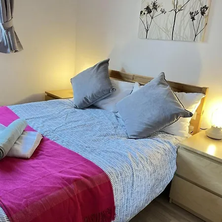 Bright 2 Bedroom - *