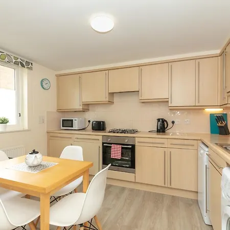 Dicksonfield Quiet Central Family With Parking Edinburgh