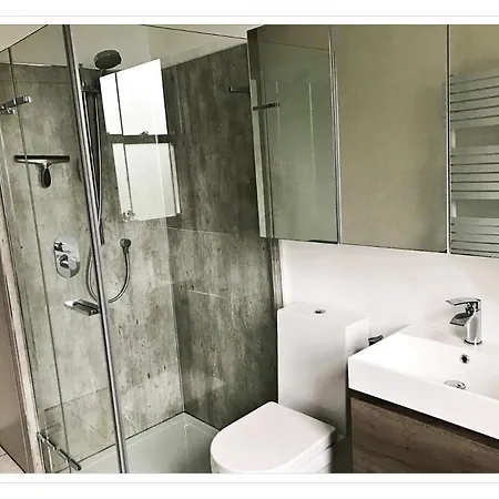 Apartamento Spacious And Modern 2 Bedroom Flat Near The Centre *
