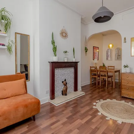 Stylish Flat In With Private Garden Apartamento