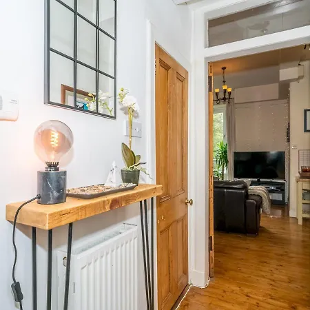 Superb 1 Bed Flat In Traditional Victorian Building - Pass The Keys * אדינבורו