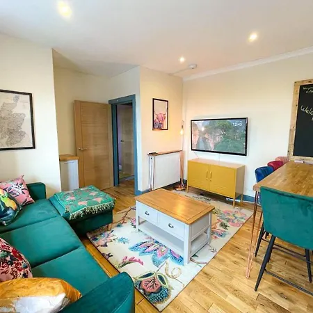 Lively & Energetic 2br On The Royal Mile *