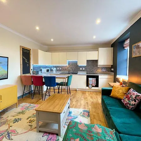 Lively & Energetic 2br On The Royal Mile Эдинбург