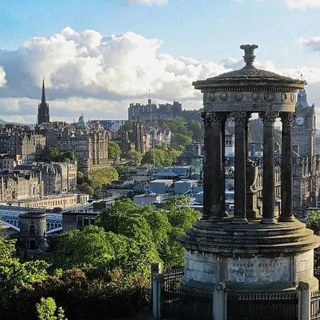 Lovely 3 Bedroom Apartment - Free Parking Edinburgh