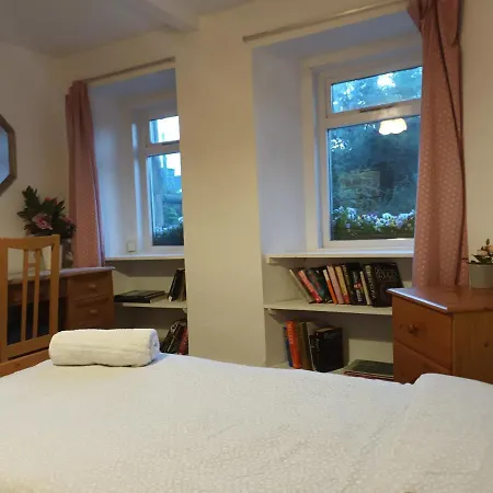 Victorian 3 Bedroom With Free Parking And Private Garden *