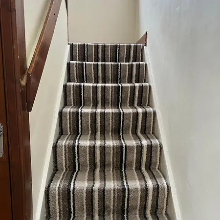 4 Bed Near Airport